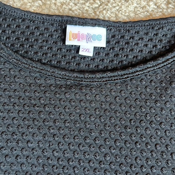 New Lularoe Gigi black short sleeve crew neck top size xxl runs small - Picture 5 of 6